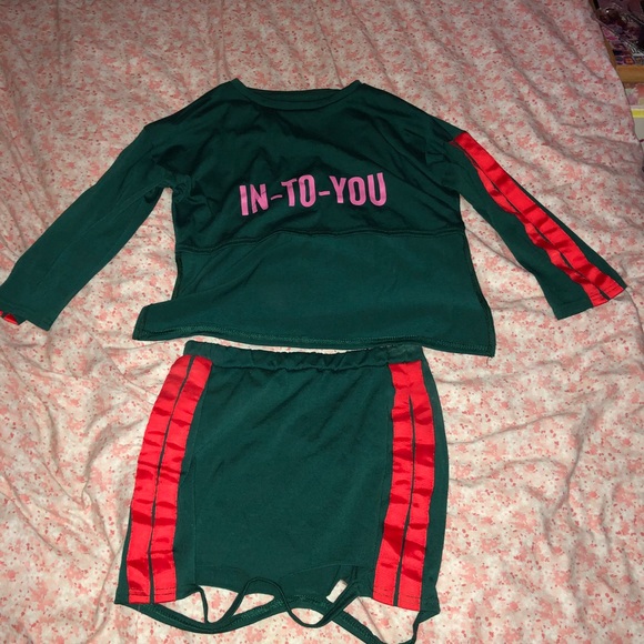 Outfit - Picture 1 of 4